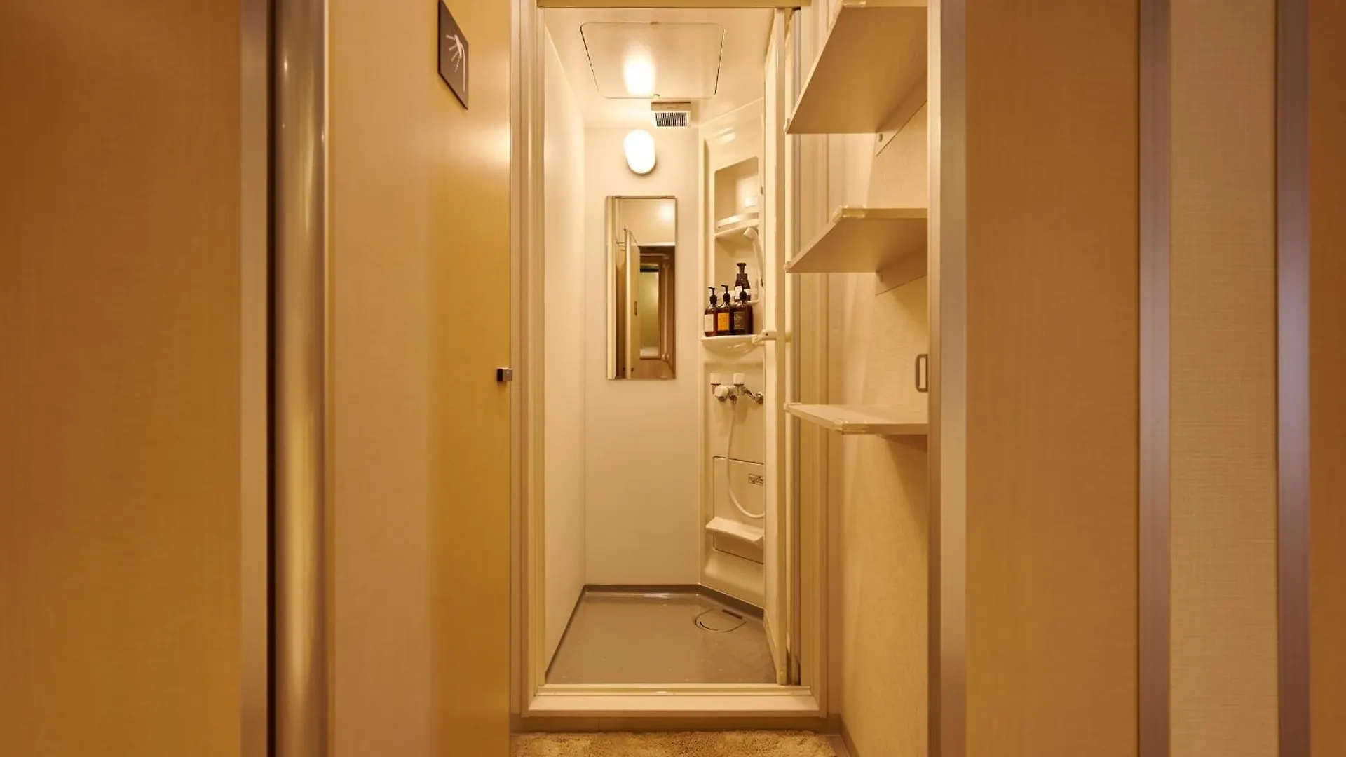 Capsule Hotel Continue Nijojokita 京都市