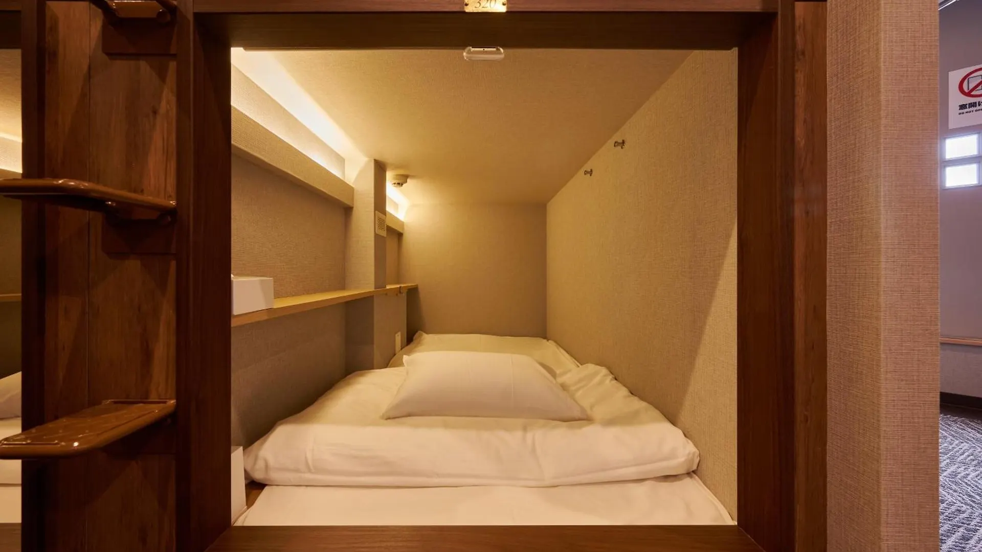 Capsule Hotel Continue Nijojokita Киото