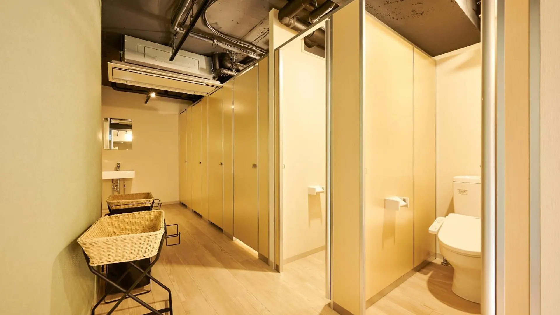 Capsule Hotel Continue Nijojokita Киото 0*,  Япония